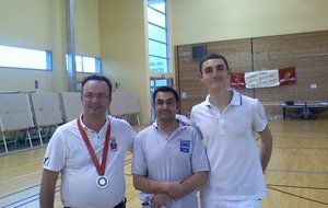 Olivier entre les 2 médailléss.jpg